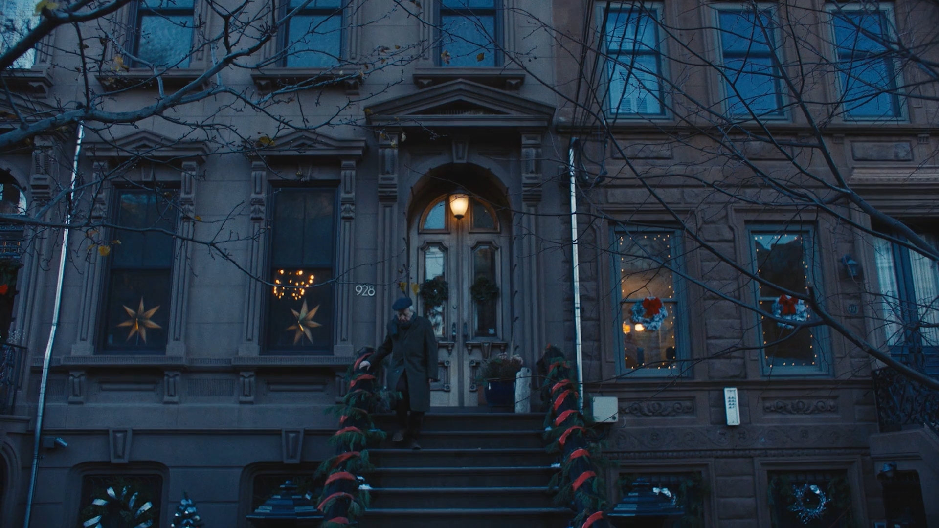 BALL & VASE — Short still