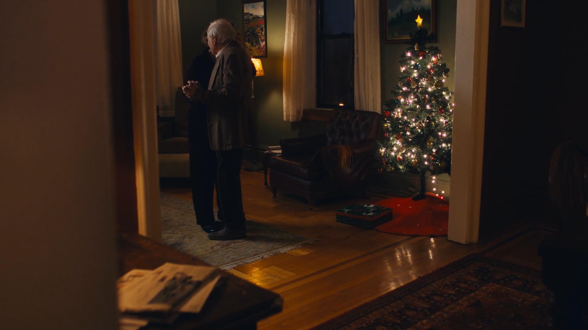 BALL & VASE — Short still